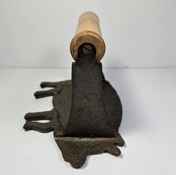 Vintage Cast Iron Bacon Press Pig Shaped Wooden Handle - Picture 7 of 7